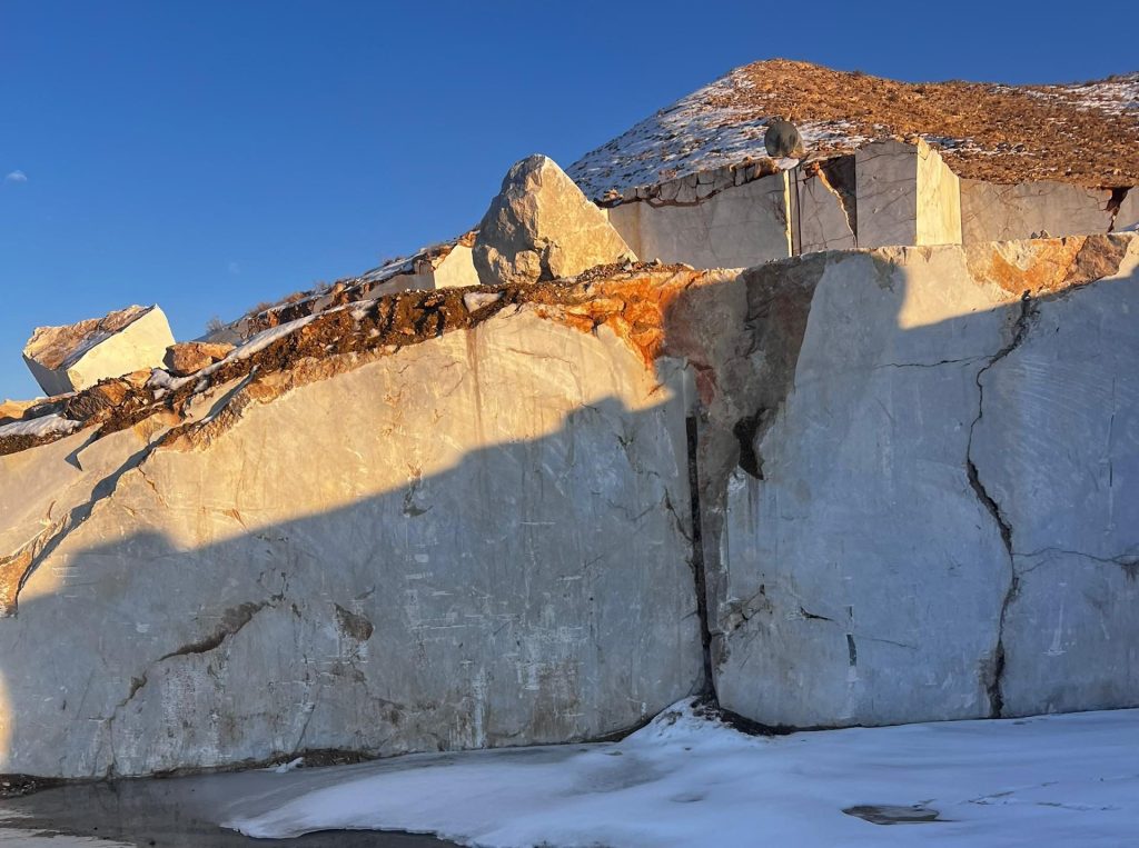 A picture of natural stone quarry